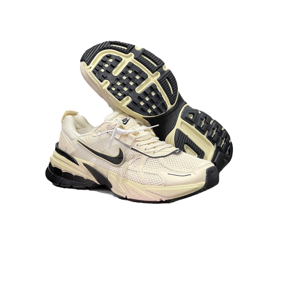 Nike V2K Run Beige