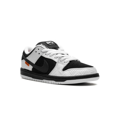 Nike SB Dunk Low Tightbooth