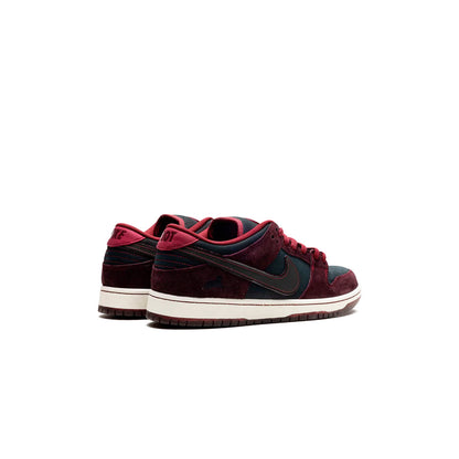 Nike SB Dunk Low Pro x Riot
